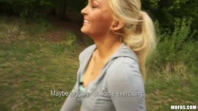 Desirable Blondie Had Sex In The Park - hclips.com
