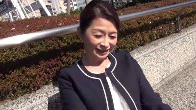 0002222_六十路の日本人の女性がガンパコされる人妻NTRのエチ合体 - txxx.com - Japan