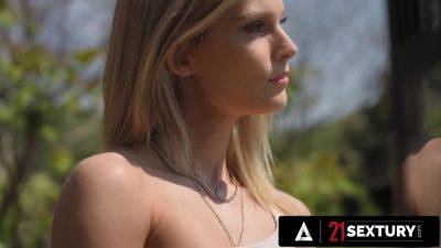 21 SEXTURY - Deep And Hard Double Penetration With Sexy And Horny Candee Licious - hotmovs.com