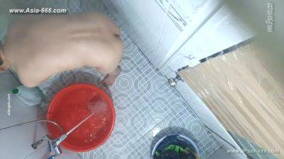 peeping chinese bath.70 - hclips.com - China