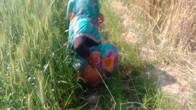 Indian Outdoor Sex 10 Min With Village Outdoor - hclips.com - India