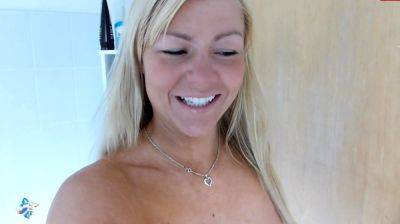 Blonde with big Boobs sex chat - drtuber.com