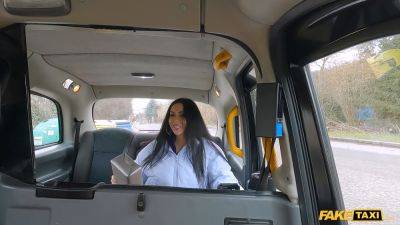 Mature MILF with massive tits gets her ass drilled hard by a fake taxi driver - sexu.com