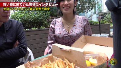 肉食奥さんが他人棒に喰いつき激しく腰振りイキまくり - senzuri.tube - Japan