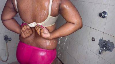 Teen Mallu Girl Bathing And Boobs Massage - desi-porntube.com - India