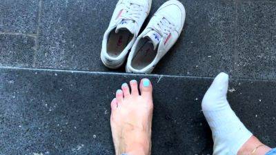 Foot fetish Close up feet and toes tease - drtuber.com