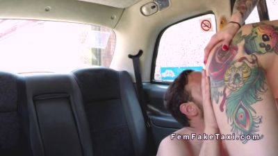 Dude Rims Sexy Tattooed Female Cab Driver - videomanysex.com
