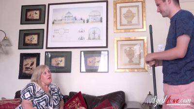 Catherine Pays The Gardeners With Her Body - upornia.com - Britain