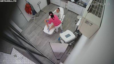 Sexy shaved pussy (Dec 2023) - voyeurhit.com