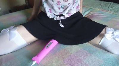 Solo Teen Uses Hitachi On Her Shaved Pussy And - hclips.com