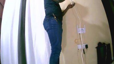 Electrician S01 E01... He Couldnt Repair The Extension After Seducing Him - hclips.com