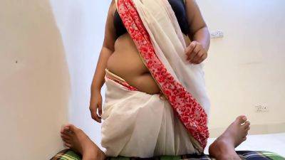 Hot Bahu Ne Sasur Ko Sat Chudai Kiya Tell Daughter-in-law To Massage His Feet But She Sucks Cock For Sex) - Hindi - hclips.com - India
