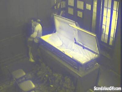 Slut fucks in massive coffin - hotmovs.com