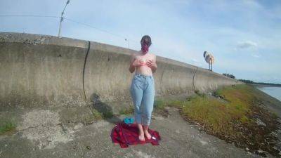 The Girl Undresses, Walks And Masturbates Near The Road - hclips.com