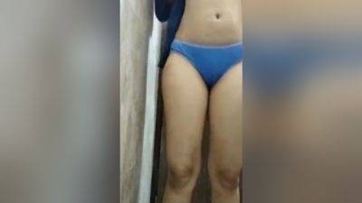 Desi Indian Girlfriend Making Fingring And Video Call In Washroom - desi-porntube.com - India