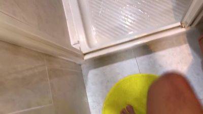 Housewife Fucks Plumber In The Shower - hclips.com