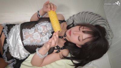 A Servant Masturbates With A Foot Pin By Inserting A Foreign Object. She Uses Corn For A Big Cock! - hotmovs.com - Japan