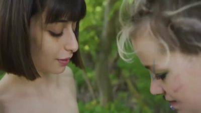 Alternative Girls Get Anal Fucked In Nature - hclips.com
