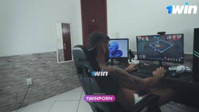 I Arrived From The Beach And Caught The Nerd Playing I Spanked Her Pussy So He Could Learn! With Mari E Chell - hclips.com