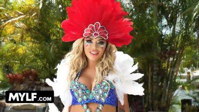 Vivianne DeSilva's Carnival costume: a big-titted Brazilian with a deepthroat and doggystyle handjob - sexu.com - Brazil