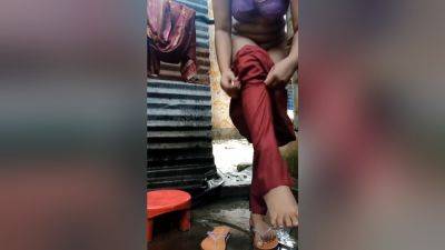 Dress Wearing After Bath. Bangladeshi Sadia Bhabi Wearing Dress - desi-porntube.com - India