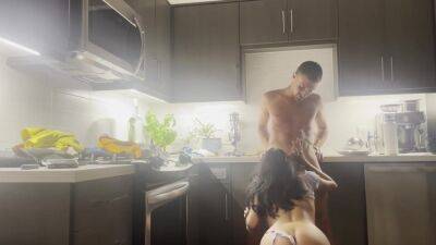 sexe dans la cuisine avec sa copine anglaise - txxx.com - France