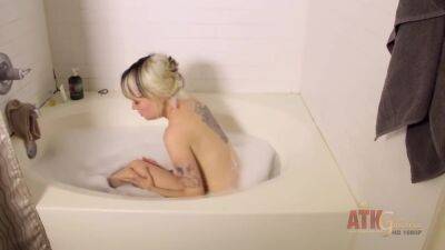 Sexy Blonde Spreads And Rubs Her Hairy Pussy In The Bathtub - Ruby Rose - hclips.com - Usa
