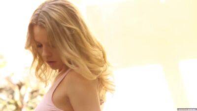 Aubrey Sinclair In Posing Fingering - hotmovs.com