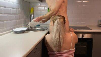 Fucking my hot step sister in kitchen when washing dishes - veryfreeporn.com