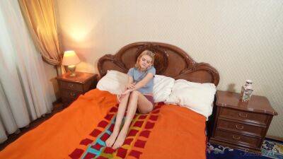 Olivia - Beautiful Bored Blonde Olivia Lust Bangs Bare Box By Big Bed - upornia.com - Russia