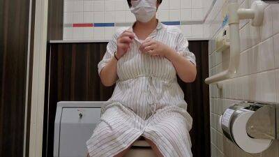 A Married Woman Who Masturbates While Holding Her Voice - hotmovs.com - Japan