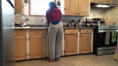 Syrian Wife Lets 18 Year Old German Stepson Fuck Her In The Kitchen - sunporno.com - Germany - Syria - county Young