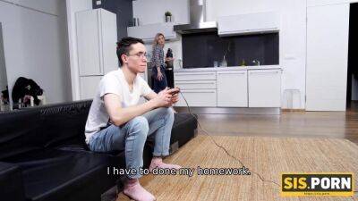SISPORN. Being busy playing videogames leads stepbro to do it with girl - hotmovs.com - Russia