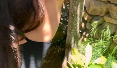 bellatina en maillot de bain baise au fond du jardin - txxx.com - France
