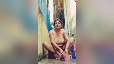 Today Exclusive-sexy Bhabhi Bathing - desi-porntube.com - India