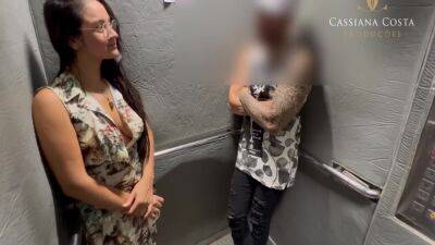 Laydy Meets A Person In The Elevator And Wants To Fuck Him Right There, They Go To The Bedroom And He Fucks Her After A Deep Blowjob 6 Min - hclips.com - Brazil