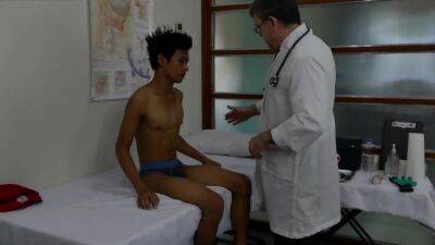 DILF doctor bareback drills Asian twink - drtuber.com