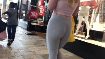Sexy Blonde bubble in tight leggings - voyeurhit.com
