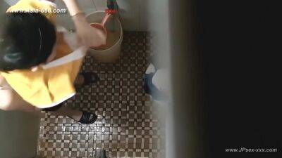 peeping chinese bath.63 - hclips.com - China
