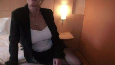 cougar - Carole, the cougar comes to celebrate her birthday with two cocks - veryfreeporn.com - France