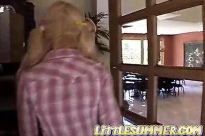 Licks Out Hot Pussy With Little Summer - upornia.com