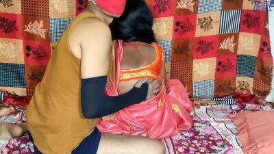 Desi India - Hai - Desi Indian Bhabhi Pink Saree Me Kya Khoobsurat Lag Rahi Hai - hotmovs.com - India