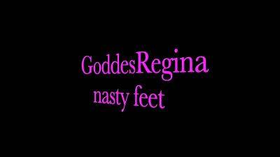 Queen Regina – dirty smelly feet - drtuber.com