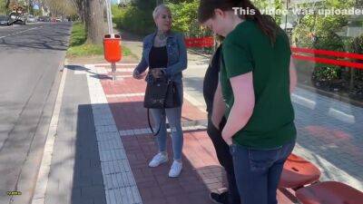 Cat Coxx In Vom Fan Erkannt - Spontan Nach Nem Quickie Gefragt - Seine Freundin Durfte - upornia.com