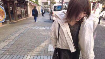 Flirting at a hot spring with a cute, fair-skinned and innocent girlfriend - senzuri.tube - Japan