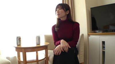 Invite an older sister with work stress to a hotel as an interview - senzuri.tube - Japan