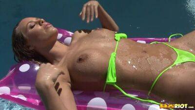 Nicole Aniston - Green g-string & pink raft - porntry.com