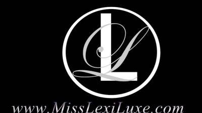 Lexi Luxe – UPSKIRT PUSSY FLASH - drtuber.com