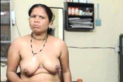 Indian aunty show her bobs and pussy fully nude - drtuber.com - India