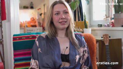 Songschreiberin Nelio Aus Berlin Masturbiert In Ihrem Wg-zimmer - hotmovs.com